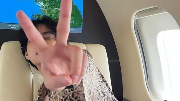 6 Gaya Lisa BLACKPINK dan V BTS Naik Jet Pribadi ke Paris