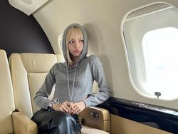 Potret V BTS hingga Lisa BLACKPINK Saat Naik Jet Pribadi ke Paris