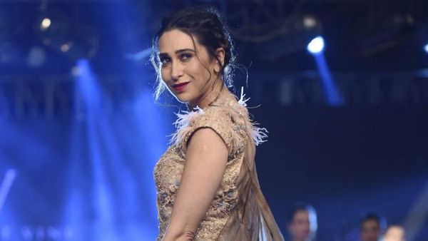 Letupan Pesona Karisma Kapoor di Usia 48 Tahun