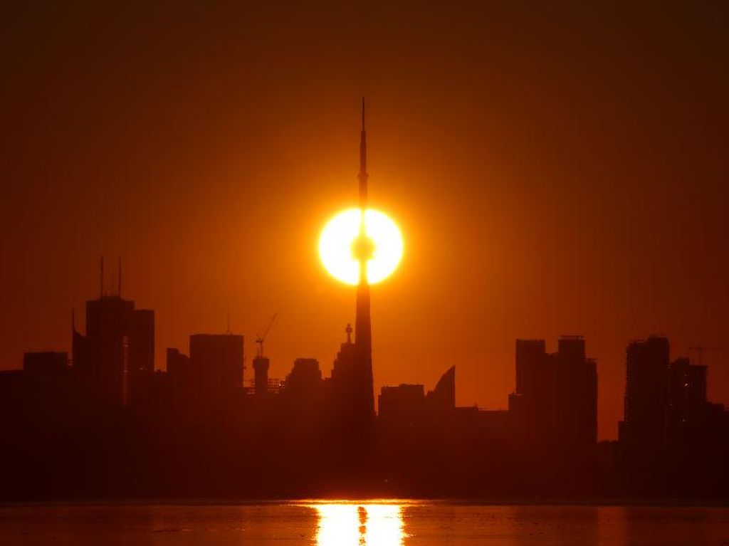 Lansekap Matahari Terbit di Toronto Ini Bikin Jatuh Hati