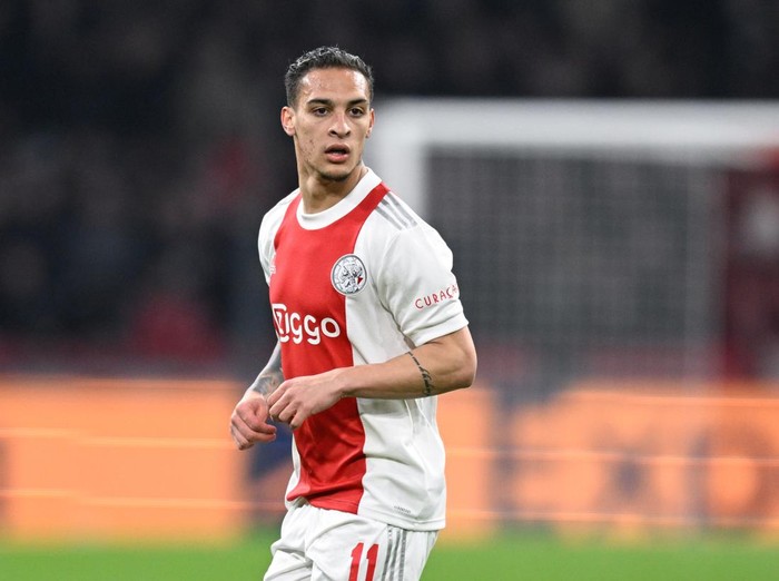 AMSTERDAM, NETHERLANDS - MARCH 15: Antony of Ajax Amsterdam looks on during the UEFA Champions League Round Of Sixteen Leg Two match between AFC Ajax and SL Benfica at Johan Cruyff Arena on March 15, 2022 in Amsterdam, Netherlands. (Photo by Mario Hommes/DeFodi Images via Getty Images)