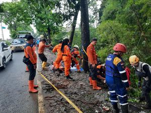 BPBD Sumedang Kerahkan 15 Personel Bantu Cari 1 Korban Bus Maut Tasik BPBD Sumedang Kerahkan 15 Personel Bantu Cari 1 Korban Bus Maut Tasik
