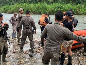 Potret Komandan Brimob Buru Teroris Poso Gugur di Sungai Parimo Potret Komandan Brimob Buru Teroris Poso Gugur di Sungai Parimo