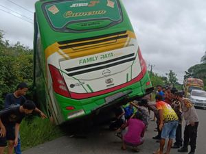 Bus Bawa Calhaj Kecelakaan di Batanghari, Penumpang Selamat
