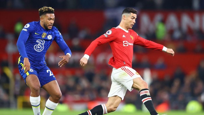 MANCHESTER, ENGLAND - APRIL 28: Cristiano Ronaldo of Manchester United tracked by Reece James of Chelsea during the Premier League match between Manchester United and Chelsea at Old Trafford on April 28, 2022 in Manchester, England. (Photo by Michael Steele/Getty Images)