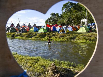 1.000 Tenda Mejeng di Danau Toba, Ada Apa?