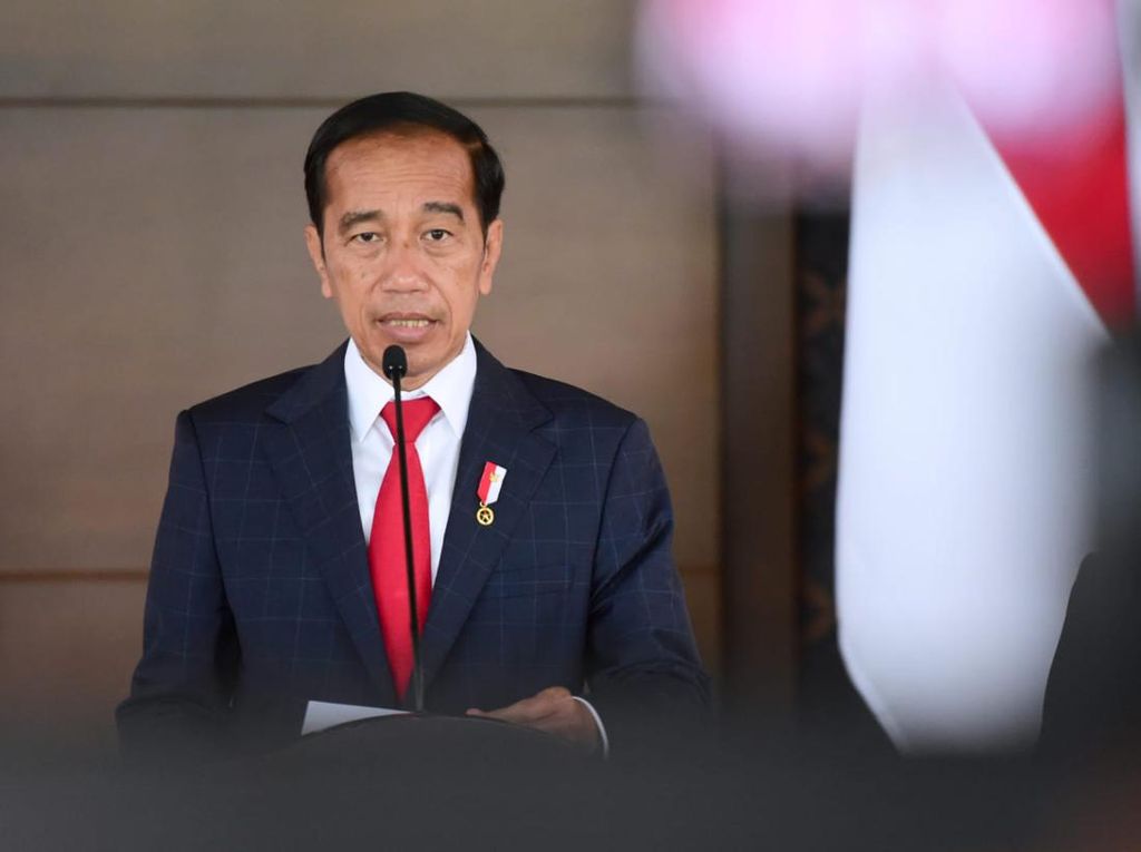 Jokowi Bicara Survei Polri di Hari Bhayangkara: Bekerjalah Hati-hati