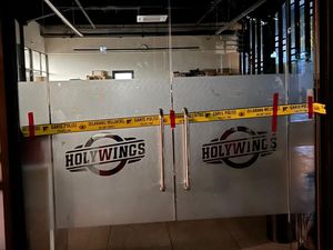 6 Tersangka Promo Miras Ditahan, Holywings Tegaskan Tak Lepas Tangan 6 Tersangka Promo Miras Ditahan, Holywings Tegaskan Tak Lepas Tangan