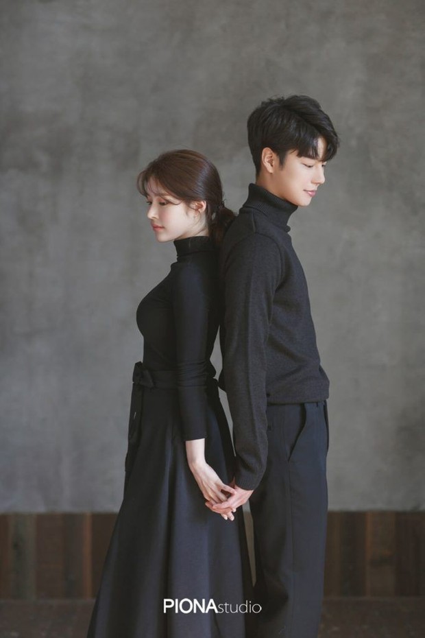 Tak Melulu Pakai Hanbok, Konsep Prewedding Serba Hitam ala Korea