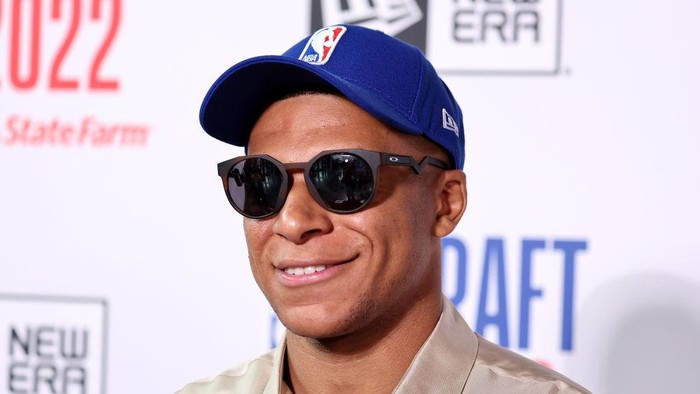 NEW YORK, NEW YORK - JUNE 23: Kylian Mbappe poses for photos on the red carpet during the 2022 NBA Draft at Barclays Center on June 23, 2022 in New York City. NOTE TO USER: User expressly acknowledges and agrees that, by downloading and or using this photograph, User is consenting to the terms and conditions of the Getty Images License Agreement. (Photo by Arturo Holmes/Getty Images)