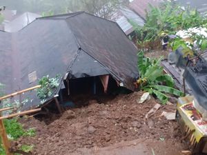 Tebing Longsor Tewaskan Ibu dan Anak di Moga Pemalang