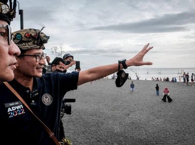 Foto: Sandiaga Terpesona Wisata Religi dan Bahari Desa Taman Baloq