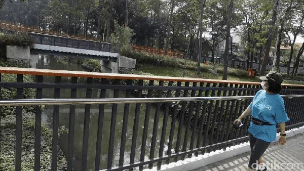 Meski Ditutup, Warga Masih Mendatangi Tebet Eco Park Lho