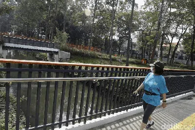 Meski Ditutup, Warga Masih Mendatangi Tebet Eco Park Lho