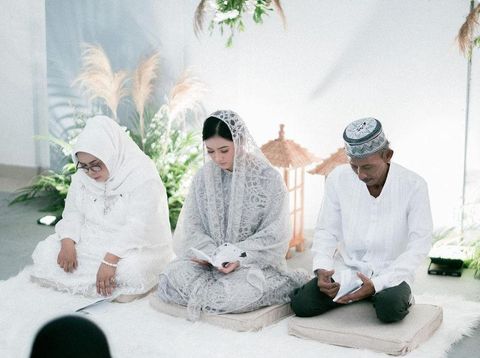 Momen pengajian Adinda Azani sebelum menikah