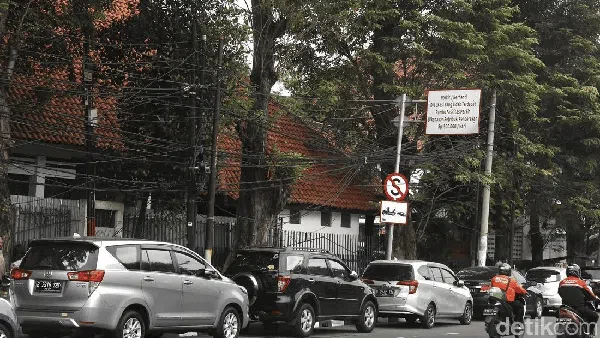 Parkir Liar di Jalan Otista Makin Menjadi-jadi