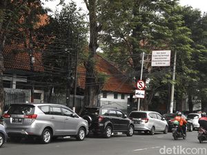 Anggota DPRD Soroti Parkir Liar di DKI: Jangan Hidupkan Preman Baru