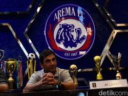 Arema FC Ingin Bersenang-senang Saat Lawan Ronaldinho