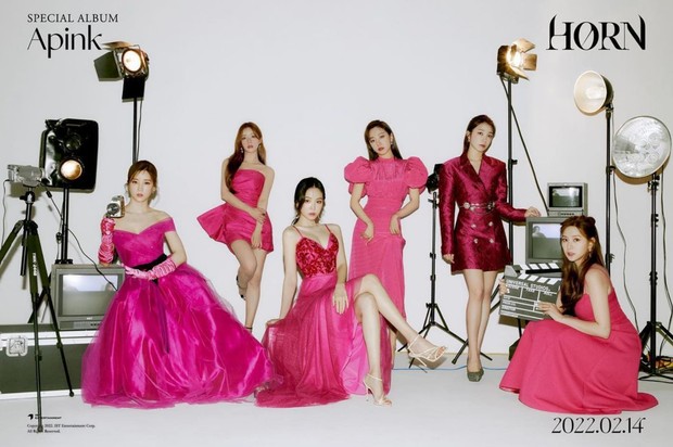Potret Apink dalam foto konsep album HORN/ Foto: instagram.com/official.apink2011 Potret Apink dalam foto konsep album HORN