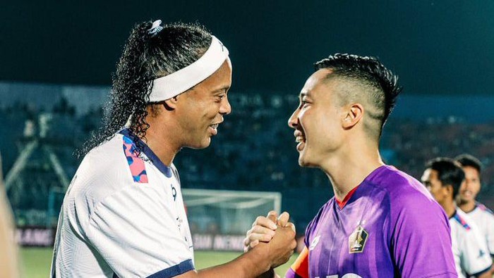 Ronaldinho dalam laga RANS Nusantara vs Persik Kediri.