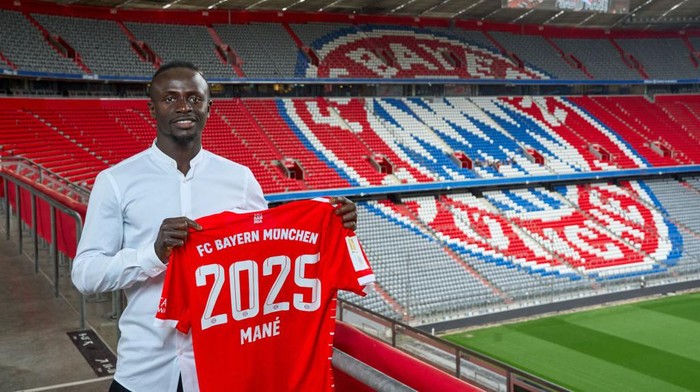 MUNICH, GERMANY - JUNE 22: Sadio Mane poses inside the stadium with a jersey after his presentation as new player of FC Bayern München at Allianz Arena on June 22, 2022 in Munich, Germany.  (Photo by S. Mellar/FC Bayern via Getty Images)