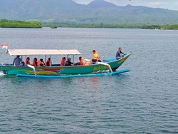 KMP Nusa Dua Gagal Dievakuasi, Penumpang Balik ke Kapal Ambil Barang