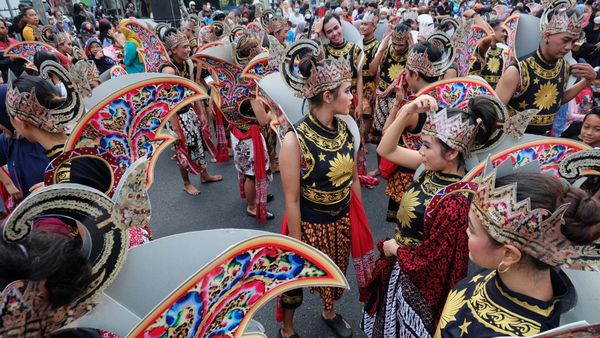 400 Gatotkaca Menyemut di Jalanan Solo