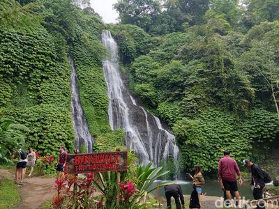 Foto: Yang Segar-segar di Bali, Air Terjun Kembar Banyumala