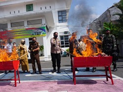 Barang Bukti Narkotika hingga Bak Mandi Bayi Dimusnahkan Kejari Mojokerto