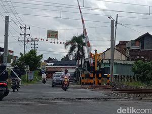 Bentor Berpenumpang Nyaris Dihantam KA di Klaten, PT KAI: Terobos Palang