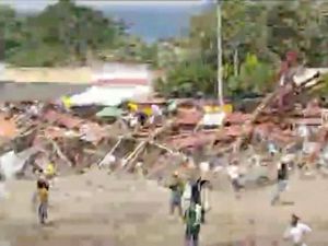 Detik-detik Mencekam Tribun Arena Adu Banteng di Kolombia Ambruk Detik-detik Mencekam Tribun Arena Adu Banteng di Kolombia Ambruk