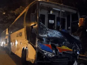 Potret Bangkai Mobil-mobil Kecelakaan Tol Cipularang Potret Bangkai Mobil-mobil Kecelakaan Tol Cipularang