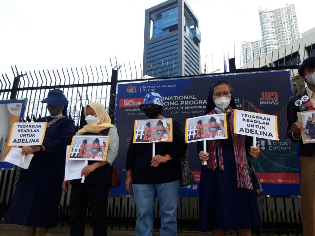 Koalisi Sipil Demo Kedubes Malaysia Tuntut Keadilan untuk TKI Adelina Koalisi Sipil Demo Kedubes Malaysia Tuntut Keadilan untuk TKI Adelina