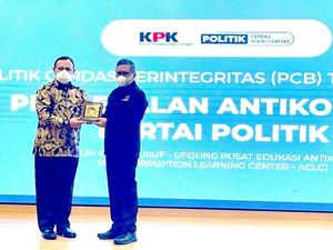 Di Depan Firli Bahuri, Hasto Pamer Rekening Gotong Royong PDIP Di Depan Firli Bahuri, Hasto Pamer Rekening Gotong Royong PDIP