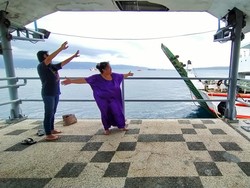 Curi Perhatian, Penumpang KMP Nusa Dua Berdoa dengan Bahasa Roh