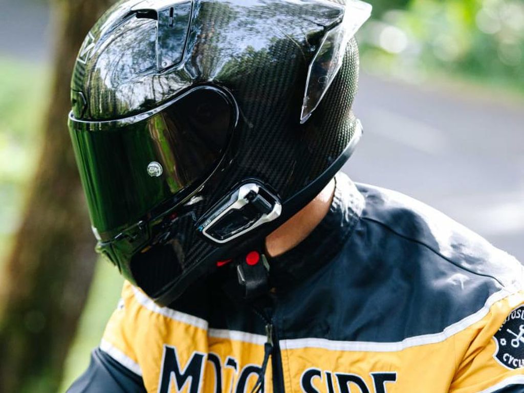 Merek Lokal Langganan Jokowi Luncurkan Helm Full Carbon, Harga Rp 3,5 Juta