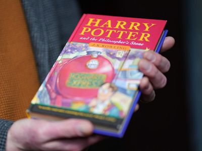 Happy Birthday! Buku Harry Potter Pertama Berusia 25 Tahun