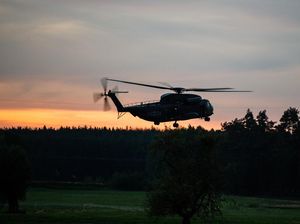 Tragis! Turis Inggris Tewas Terkena Baling-Baling Helikopter Tragis! Turis Inggris Tewas Terkena Baling-Baling Helikopter