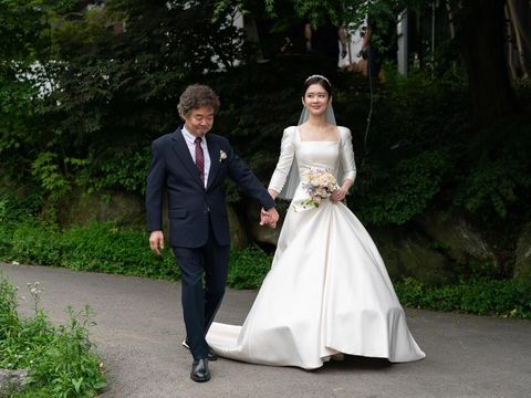 Jang Nara dan sang Ayah ketika menuju altar