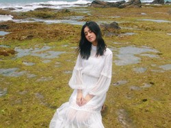 Kunci Gitar Mudah dan Lirik Lagu Tak Ingin Usai oleh Keisya Levronka