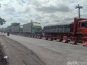 Jalur Pantura Pati-Rembang di Juwana Macet Parah Pagi Ini Jalur Pantura Pati-Rembang di Juwana Macet Parah Pagi Ini