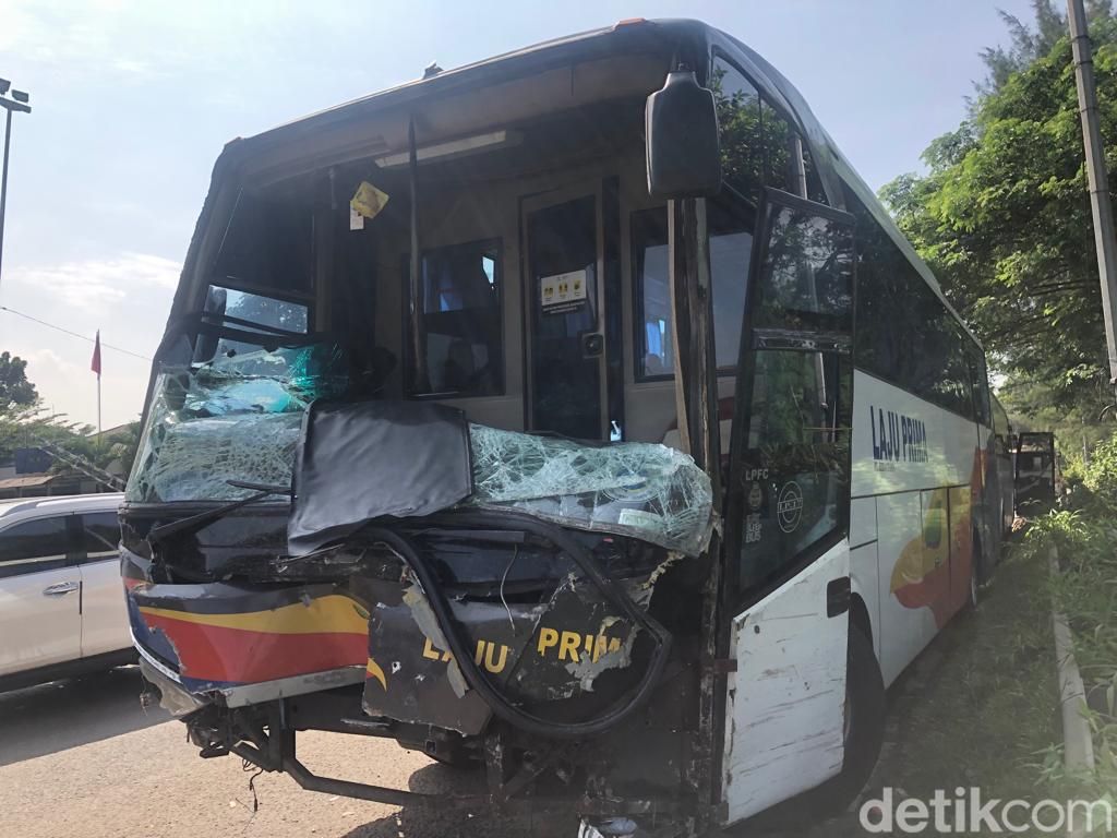 Polda Jabar: Sopir Bus Tabrakan Beruntun di Tol Cipularang DPO!