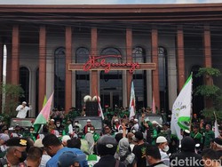 Massa Geruduk Holywings Jogja Buntut Promo Minuman untuk Muhammad