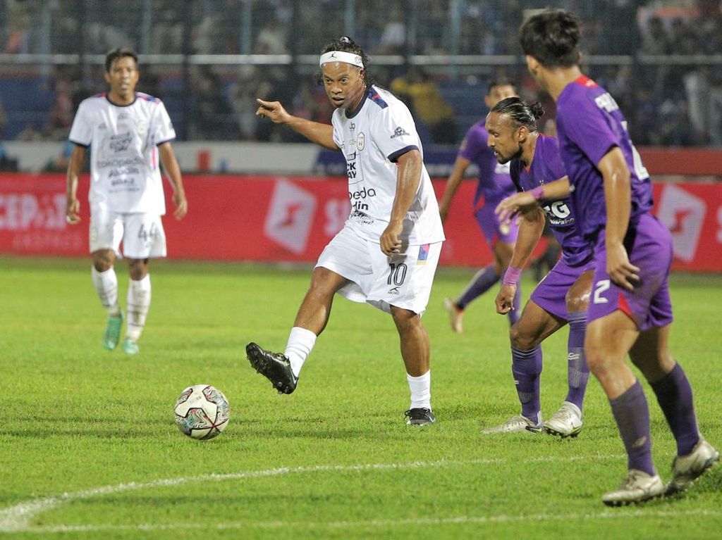Persik Sindir RANS Nusantara: Ronaldinho Kosong, kok Nggak Dioper?