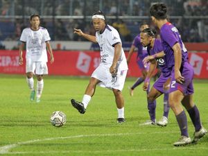 Duh! Trofeo Ronaldinho Salah Briefing Duh! Trofeo Ronaldinho Salah Briefing
