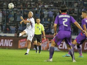 Ronaldinho di Indonesia: dari Makan Pangsit sampai Kalah Adu Penalti Ronaldinho di Indonesia: dari Makan Pangsit sampai Kalah Adu Penalti