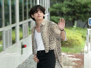 Taehyung V BTS dan Jennie BLACKPINK Mesra Gandengan Tangan, Ini Kata Agensi