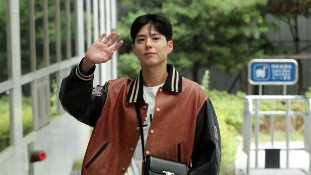 SEOUL, SOUTH KOREA - JUNE 24: South Korean actor Park Bo-Gum is seen on departure at Gimpo International Airport on June 24, 2022 in Seoul, South Korea. (Photo by Han Myung-Gu/WireImage)