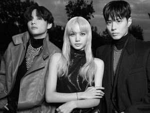 10 Gaya Park Bo Gum, V BTS dan Lisa BLACKPINK Curi Perhatian di Show Celine