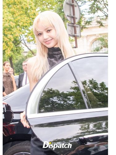 Lisa BLACKPINK di Celine show Paris Fashion Week